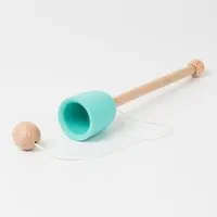 Me&Mine Mini-Becher und Ball aus Holz von Me&Mine, Türkis, – Produktbild 1 von 1