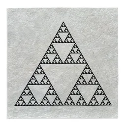 Veskor Cassiopeia Veskor Cassiopeia SIERPINSKI DREIECK Heilige Geometrie Linoldruck | 40 x 40 cm | Schwarz auf Naturweiß – Produktbild 1 von 1