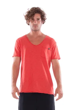 RAVENS VIEW IBIZA RAVENS VIEW IBIZA Herren vegan T-Shirt V-Ausschnitt Wild Pocket Candy Red – Produktbild 1 von 1