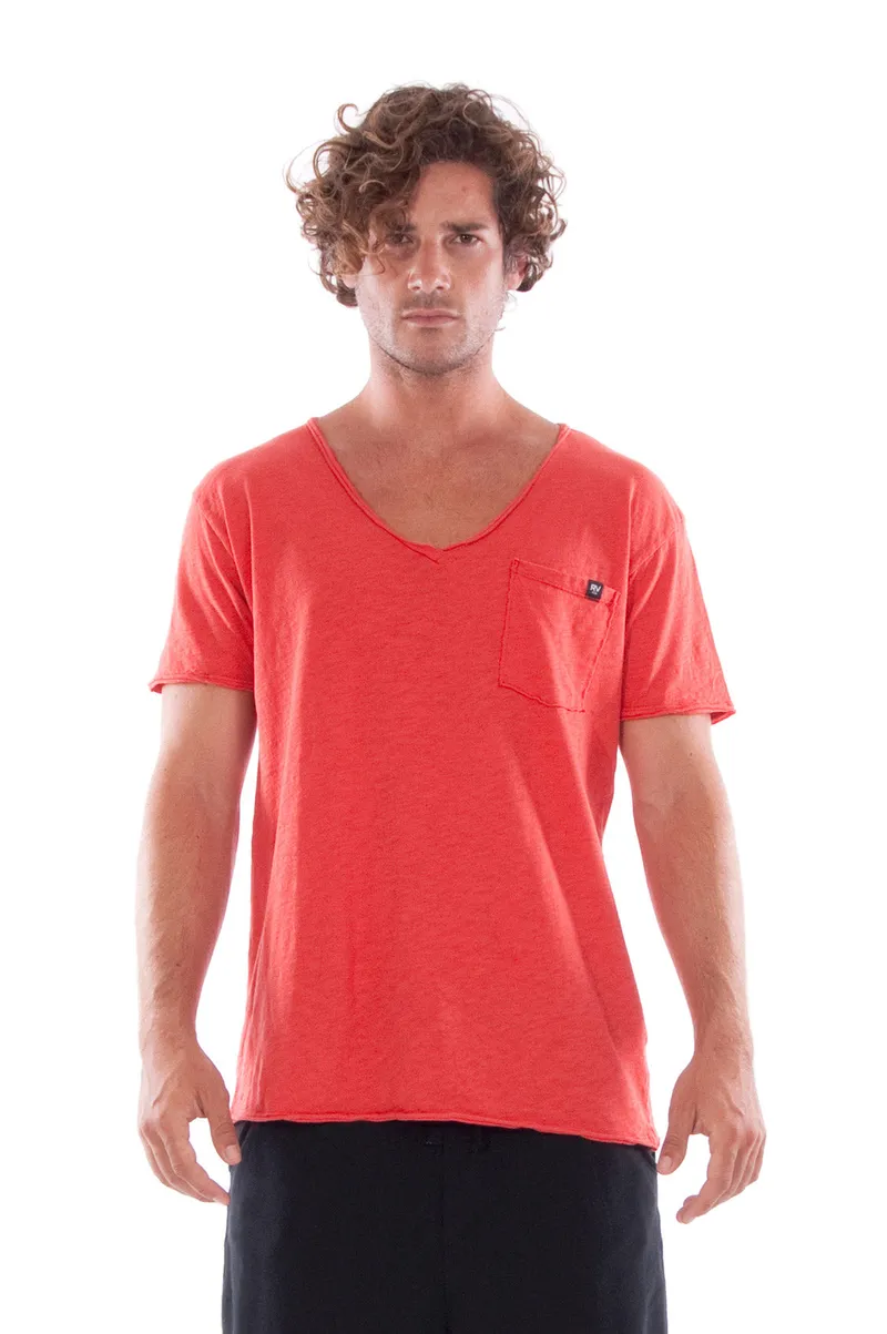 RAVENS VIEW IBIZA RAVENS VIEW IBIZA Herren vegan T-Shirt V-Ausschnitt Wild Pocket Candy Red, Rot, – Produktbild 1 von 1