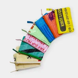 REFISHED fair fashion REFISHED fair fashion Börse 'Mini-Zipper' - upcycelte Fischfuttersäcke und Zementsäcke – Produktbild 1 von 1