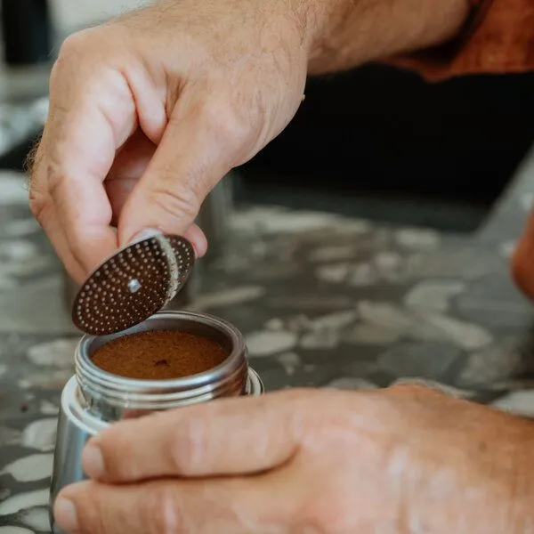 GROENENBERG GROENENBERG Espressokocher Induktion 4 oder 6 Tassen (200-300 ml) aus Edelstahl | mit Reduziersieb & Ersatzdichtung – Produktbild 3 von 4