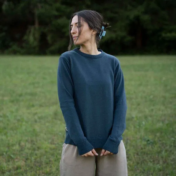 Vresh Clothing Vresh Clothing Vrenja, Klassischer Strickpullover aus Biobaumwolle, Blueberry, – Produktbild 2 von 4