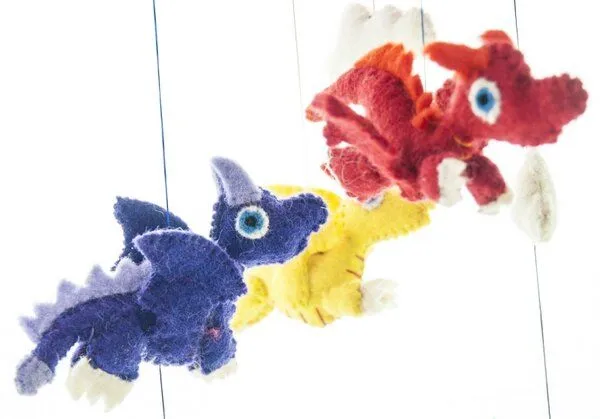 short'n'pietz short'n'pietz Mobile mit 4 bunten Drachen, handgefilzt – Produktbild 1 von 2