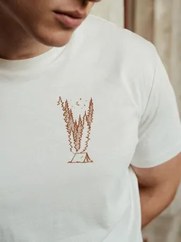 Kultgut Kultgut Klassik-Shirt- Recycelte Biobaumwolle naturbelassen/ Under the starry sky – Produktbild 1 von 1