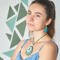Sundara Sundara Ohrringe "Triangle" aus handgeschöpftem Recycling Baumwollpapier – Produktbild 1 von 1