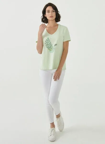 ORGANICATION ORGANICATION Damen T-Shirt aus Bio-Baumwolle mit Blatt-Print, Sage green, – Produktbild 2 von 4