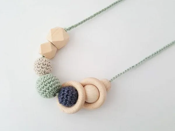 NoniKids Berlin Stillkette Mamakette Holz 10 Farben | Bio Baumwollgarn | NoniKids Berlin, Mint grau, – Produktbild 1 von 2