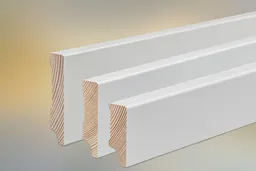 woodstore24 Sockelleisten Kiefer weiß f. Parkett und Massivholzdielen, 58 x 15 mm, Oberkante gerade, weiß lackiert, Fixlänge 2,4 m – Produktbild 1 von 1