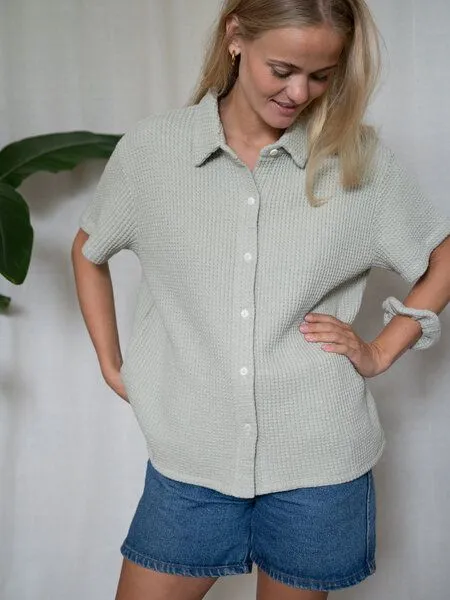 FUXBAU FUXBAU Frauen kurzarm Waffelstrick Bluse, Salbei, – Produktbild 2 von 4