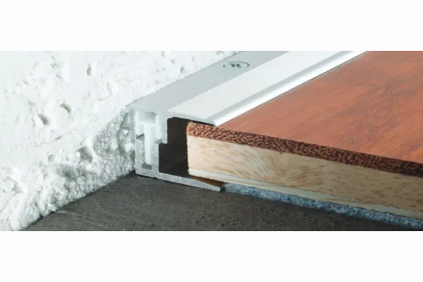 woodstore24 Provario universal Abschlussprofil, mit Kugelgelenk, 7 - 18 mm – Produktbild 1 von 1