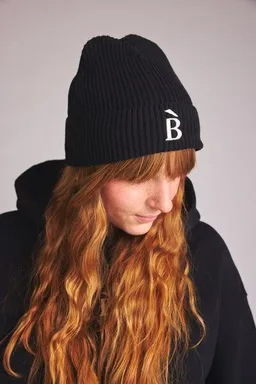Baìge the Label Baìge the Label Beanie mit B-Stick – Produktbild 1 von 1
