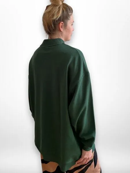 noemvri fashion label noemvri fashion label oversized Sweatshirt Turtleneck mit einem Herz auf der Brust, Grün mit orangenem herz, – Produktbild 1 von 2