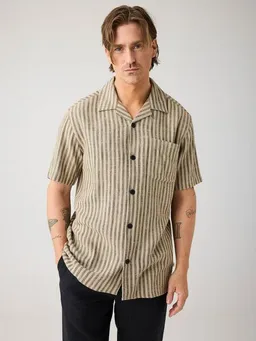 KnowledgeCotton Apparel KnowledgeCotton Apparel Lockeres Kurzarmhemd aus Ecovero und Leinen – Produktbild 1 von 1