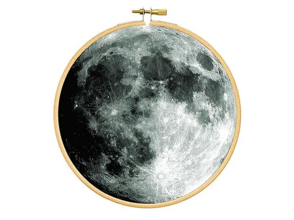 renna deluxe renna deluxe Mond im Stickrahmen als Bild – Produktbild 2 von 4