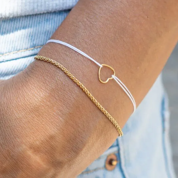 juni juni Armband Set schwarz oder weiß - Herzarmband mit Goldarmband - hergestellt in Deutschland aus recyceltem Gold und Silber, Weiss, – Produktbild 1 von 4