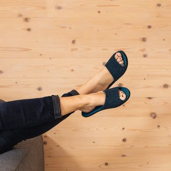 Magicfelt Magicfelt Filz-Sandale 722 für Damen aus 100% Merino-Wolle, Dark blue washed, – Produktbild 2 von 3