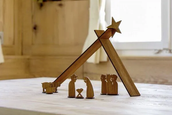 designimdorf designimdorf SIMPLY CHRISTMAS – nachhaltige Weihnachtskrippe aus Eichenholz – Produktbild 3 von 3