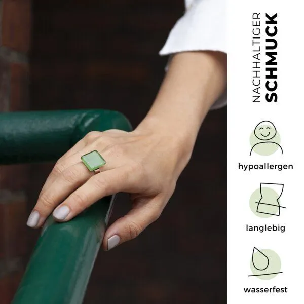 ALEXASCHA ALEXASCHA Minimalistischer Ring aus Glas, klein | PUREFORM, Grasgrün, – Produktbild 3 von 4