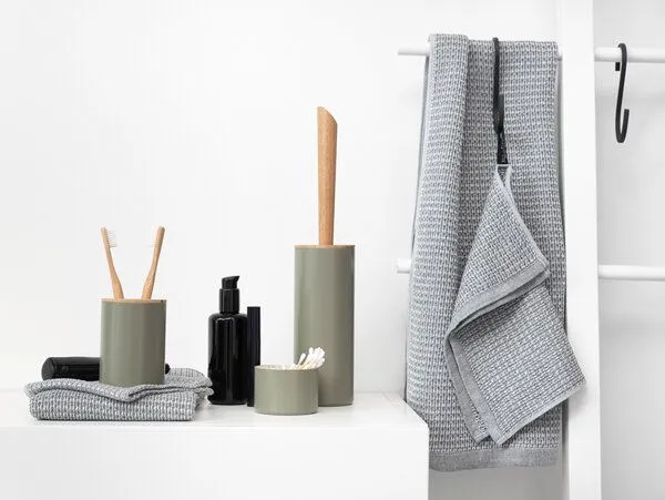werkvoll by Lena Peter werkvoll by Lena Peter Upcycling WC-Bürste FIRE mit Eichegriff, Rot, – Produktbild 3 von 5