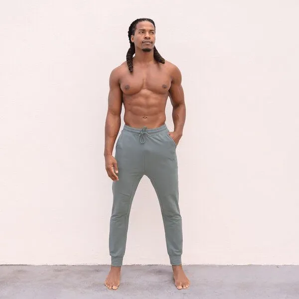 Jaya Jaya ADI UNI - Männer/Damen - Sweathose mit Taschen für Yoga und Freizeit aus Biobaumwolle, Agave/grün, – Produktbild 1 von 3