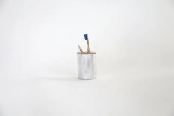 werkvoll by Lena Peter werkvoll by Lena Peter Recycling Feuerlöscher Zahnbürstenhalter FIRE, Silber, – Produktbild 2 von 4