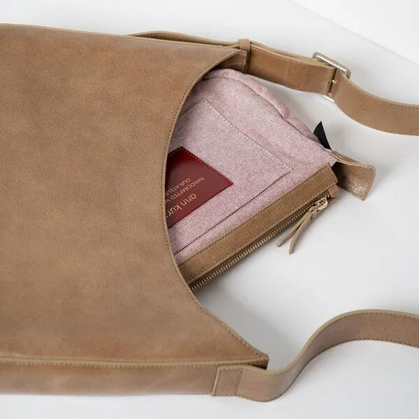 ann kurz ann kurz Versatile Hobo – Hobo-Tasche aus Leder, Patent taupe, – Produktbild 2 von 3
