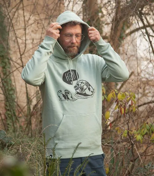 päfjes päfjes Hey Oskar Otter - Unisex Fair Wear Hoodie - Aloe – Produktbild 2 von 4