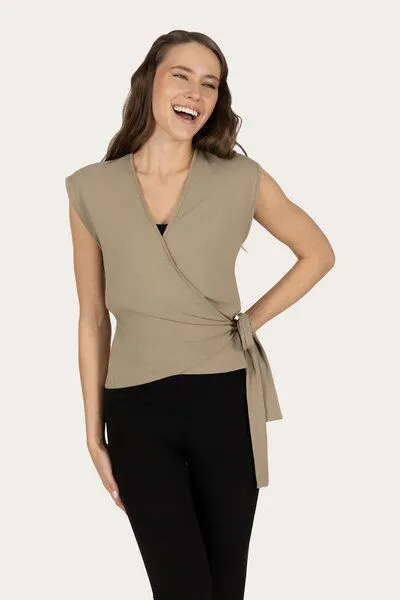 Urban Goddess Urban Goddess Aurora Yoga & Pilates Wickel-Top, Fern (braun), – Produktbild 1 von 4
