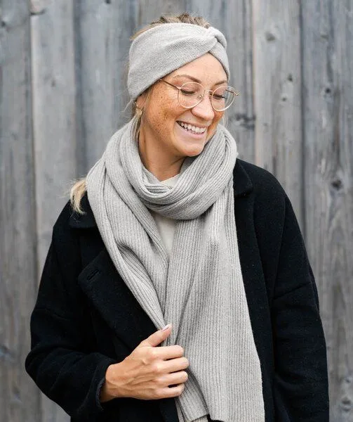 obumi obumi SCHAL AUS KASCHMIR (100% RECYCLED), Soft grey, – Produktbild 2 von 4