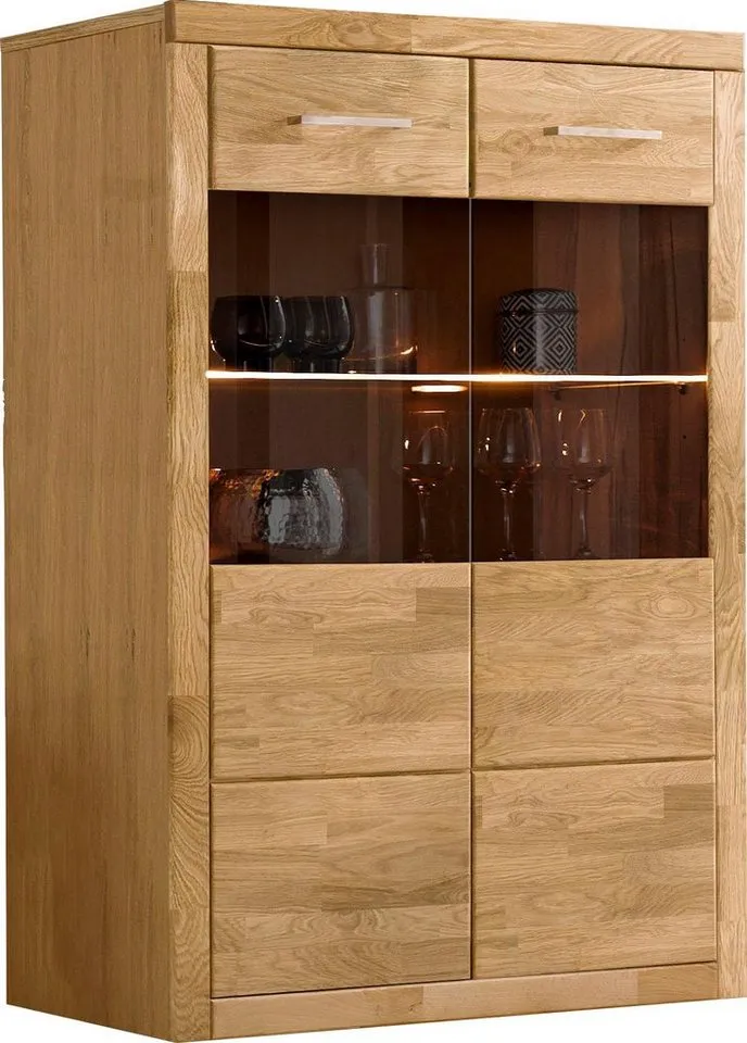 OTTO home Vitrine Ribe, 125 cm hoch, Fronten Massivholz, 4 breite Fächer Korpus Holzwerkstoff, 2Türen mit Glaseinsatz, einlegeboden verstellbar, Braun, – Produktbild 3 von 8