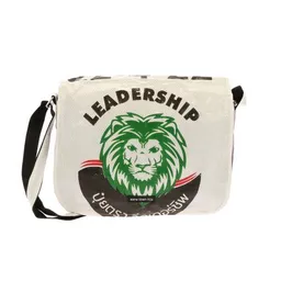 MoreThanHip MoreThanHip Handtasche aus recycelten Zement- oder Tierfuttersäcken Qinisa – Produktbild 1 von 1