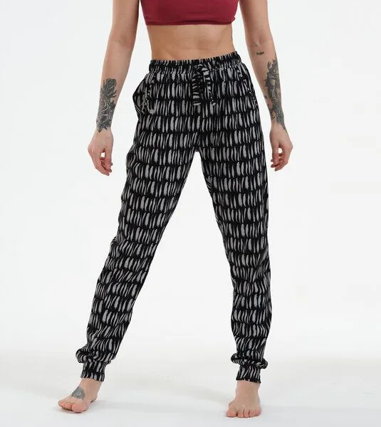 Gary Mash GARY MASH Joggpant Mary aus Biobaumwoll-Mix, Schwarz strokes, – Produktbild 1 von 4