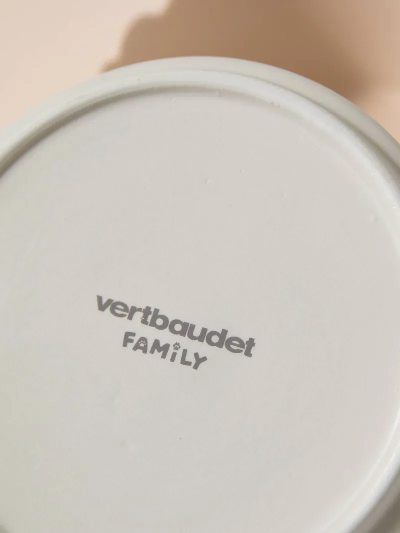 Vertbaudet 2er-Set Keramiknäpfe mit gewelltem Rand und Herz für kleine bis mittelgroße Hunde, Wollweiß, – Produktbild 2 von 4