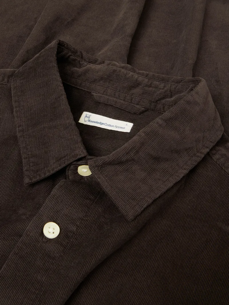 KnowledgeCotton Apparel KnowledgeCotton Apparel Herren vegan Hemd Corduroy Regular Chocolate Torte, Dunkelbraun, – Produktbild 2 von 2