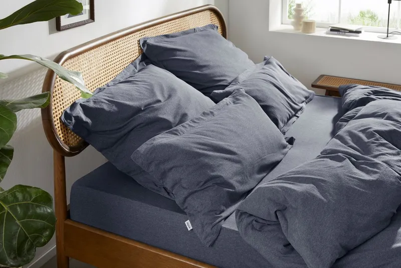 OTTO home Spannbettlaken VALJE in Melange-Optik, hochwertiger Baumwoll-Jersey 130g/m², Jersey, Gummizug: rundum, (1 Stück), Baumwolle, für Matratzen bis 25 cm Höhe, Bettlaken aus Melange-Garn, Grau, – Produktbild 7 von 7