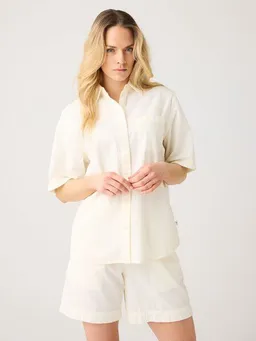 KnowledgeCotton Apparel KnowledgeCotton Apparel Lockere Seersucker-Bluse mit kurzen Ärmeln aus Bio-Baumwolle – Produktbild 1 von 1