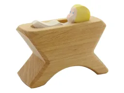 Ostheimer Ostheimer Krippe mit Kind (2-teilig) L. 8 cm Laubholz, handgeschnitzt und lasiert – Produktbild 1 von 1