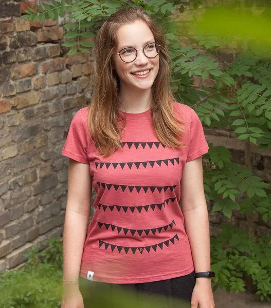 päfjes päfjes Wimpel - fair gehandeltes Frauen T-Shirt - aus Baumwolle Bio - Slub, Rot, – Produktbild 2 von 4