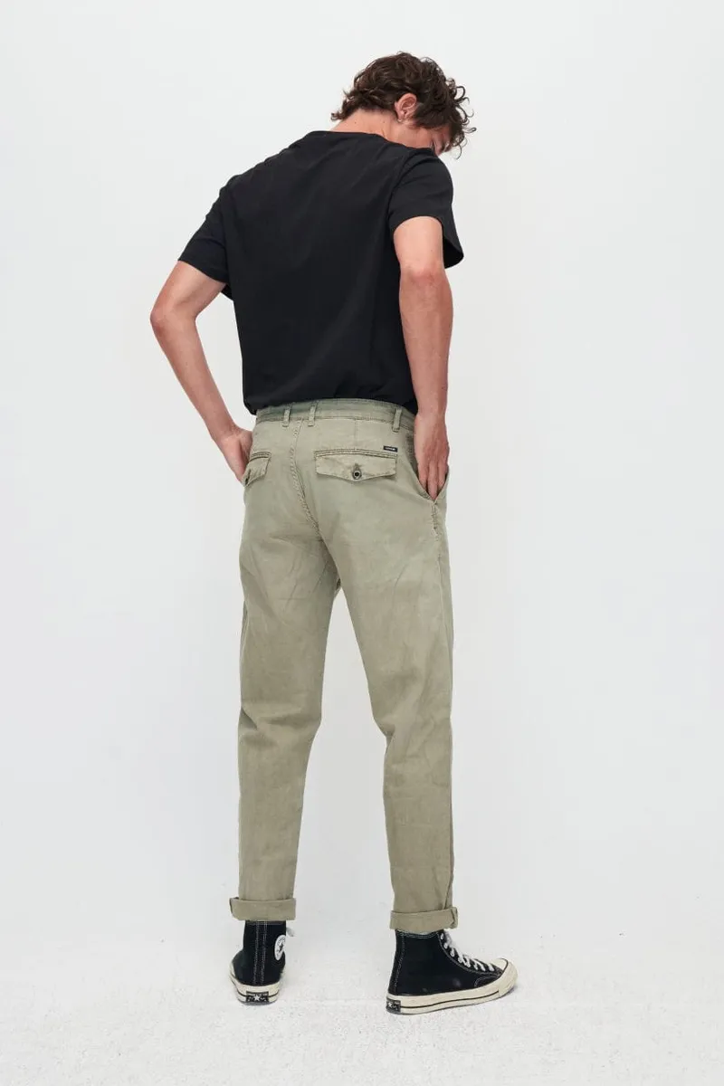 Kuyichi Kuyichi Herren vegan Chino Hose Darren Army Green, Grün, – Produktbild 2 von 2