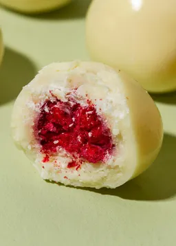 KoRo Gefriergetrocknete Himbeeren in weißer Schokolade 1 kg – Produktbild 1 von 1