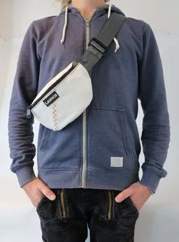 Leonca Leonca Upcycling Hip Bag aus Segel in 3 Größen – Produktbild 1 von 1