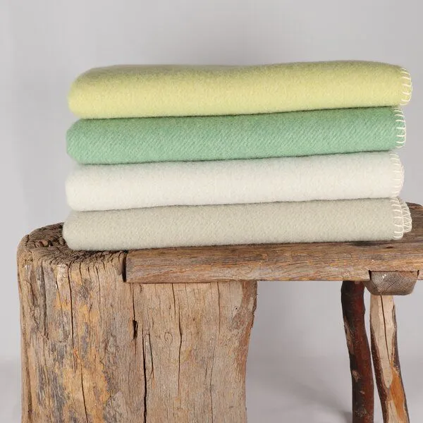 a.meri a.meri Merino-Babydecke KINDING – 100% Schurwolle | Made in Bavaria, Magerrasen (gelb), – Produktbild 4 von 4