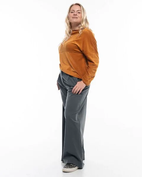 Alma & Lovis Alma & Lovis Edel-Feincord Pullover mit Turtleneck aus Bio-Baumwolle | Corduroy Sweater, Cognac (gold-braun), – Produktbild 2 von 4