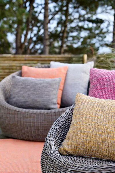 liv interior liv interior Recyceltes In-/Outdoor Kissen MELANGE, Orange, – Produktbild 3 von 4