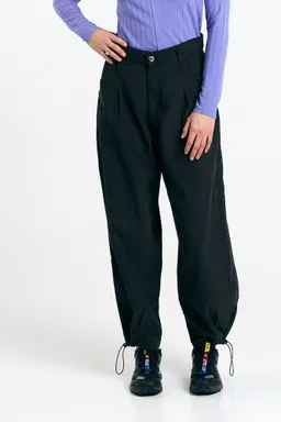 SUITE13LAB SUITE13LAB Damen vegan Hose Nine In Schwarz – Produktbild 1 von 1
