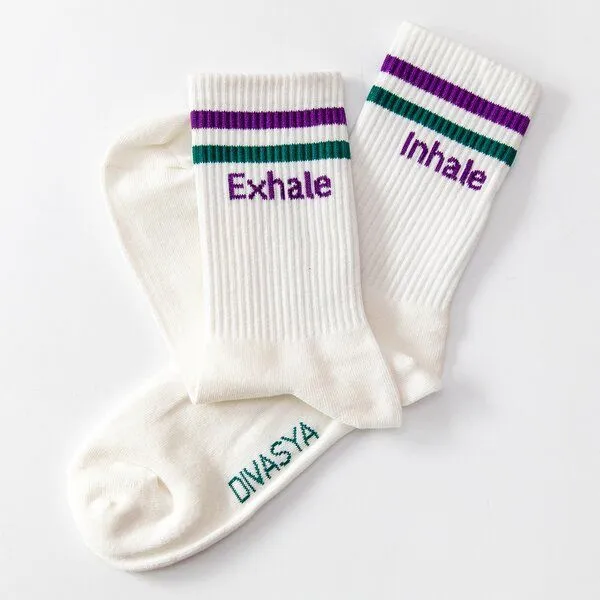 Divasya Divasya Socken mit Yoga Motiv | Inhale Exhale | purple strip – Produktbild 2 von 4