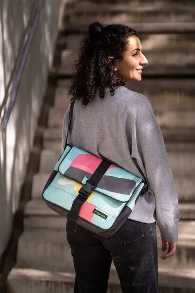DEMANO DEMANO Messenger Umhängetasche aus Recycelte Bannern Avinyó, Orange, – Produktbild 2 von 4
