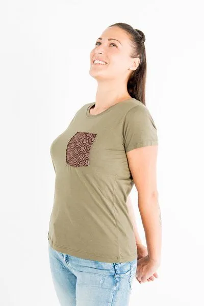 Maishameanslife Maishameanslife Shwe Shwe Pocket - Frauen T-shirt, Khaki, – Produktbild 2 von 3