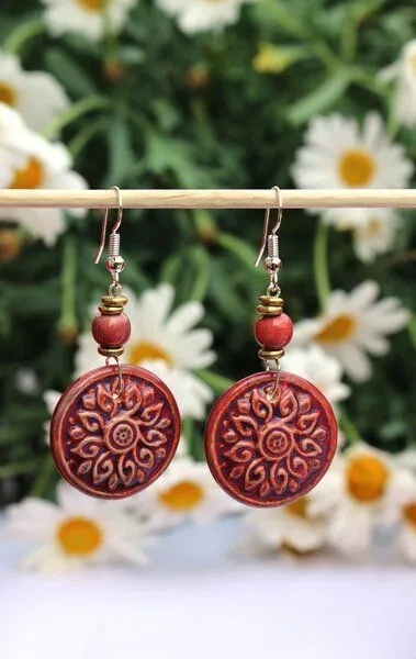 Schönes aus Indochina Schönes aus Indochina Schmuck Ohrringe aus Keramik Lotus, Blume und Fächer, Rot, – Produktbild 3 von 3